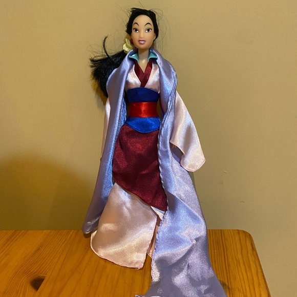 90’s Mulan Barbie - Picture 1 of 2